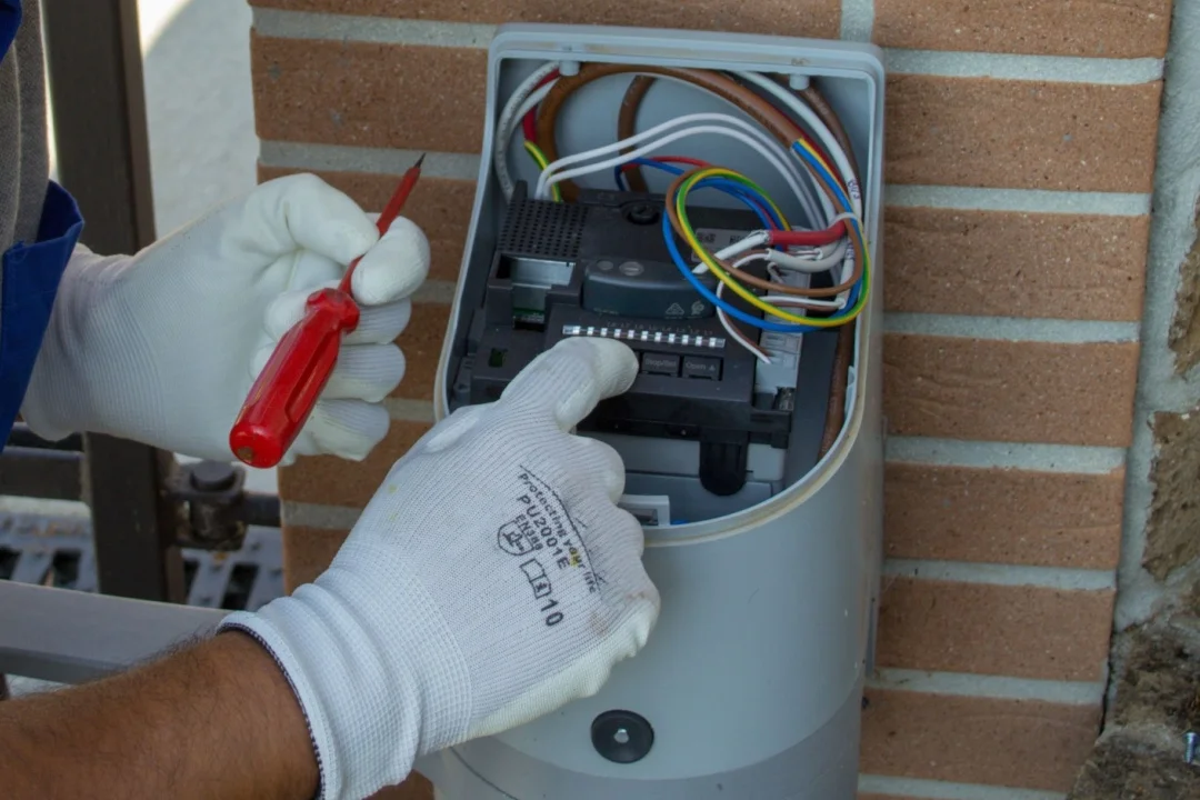 Branchement électrique du sélecteur à clé pour portail : voici ce dont vous avez besoin